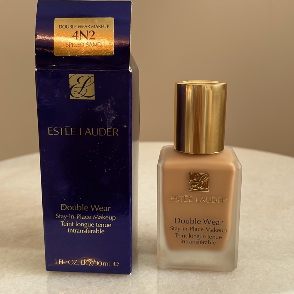 BARELY USED! Estée Lauder Double Wear Foundation 30 ml Shade 4N2 Spiced Sand